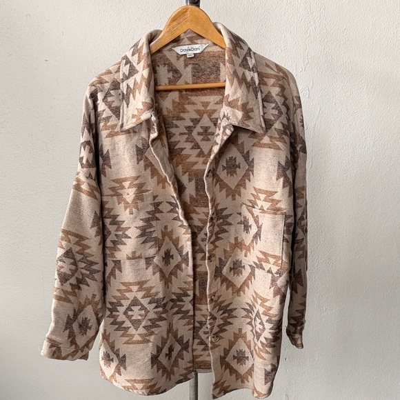 DAVI & DANI Jackets & Blazers - Davi & Dani Western Aztec Shacket Size Large